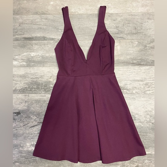 Lulu’s Plum Low Cut Flowy Homecoming Dress - Picture 1 of 4